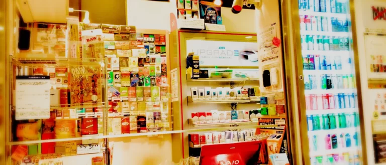 京都ファミリー1階 たばこ売場 万里